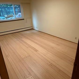 Fully renovated huge 3 Bdrm. Great S Granville location.Private garden - Photo 3