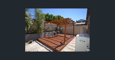 Modern 2 Bedroom Home - Photo 4