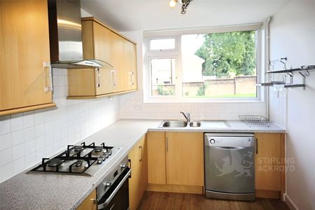 Great Goodwin Drive, Guildford, Surrey, GU1 2TZ - Photo 2