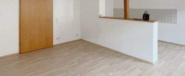 Sanierte 2- Raum- Wohnung im 2. Obergeschoss mit Balkon - Foto 1