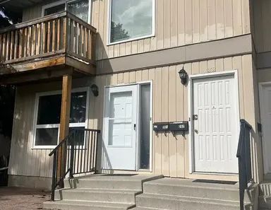 3 LARGE BEDROOM APARTMENT $2095 + ELECTRICITY | Calgary - Photo 1