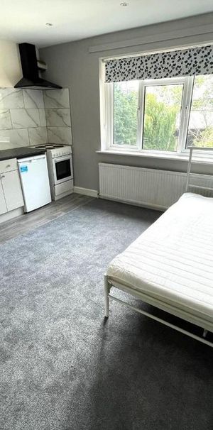 Studio to rent - Photo 1