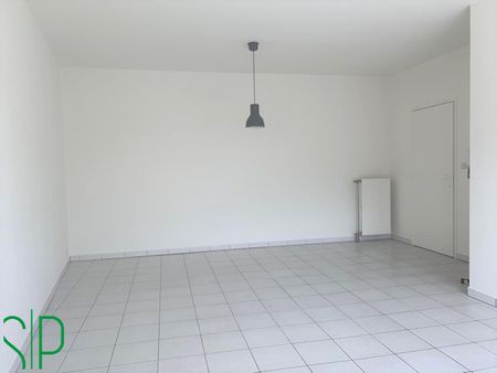 Tweeslaapkamer appartement met garage en terras nabij het centrum van Mol. - Foto 4