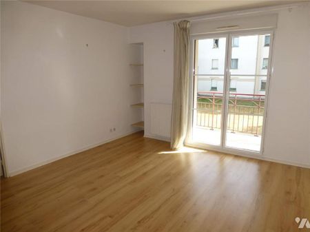 Pour visiter, appeler le 02.23.55.91.17 VITRE. Rue Savary - Proximité Centre ville, ce très b... - Photo 2