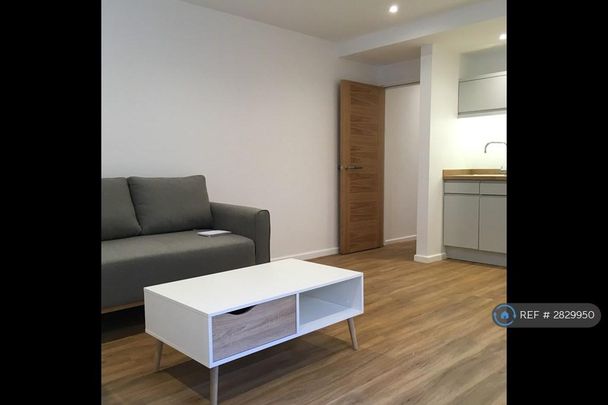 Studio to rent - Photo 1