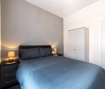 3 bedroom flat to rent - Photo 6