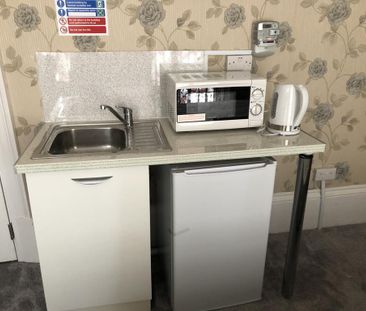 6 bedroom terraced house to rent - Photo 3