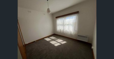CENTRALLY LOCATED TWO BEDROOM UNIT - Photo 4