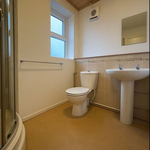 Studio Flat, Carlton Road, SO15 - Photo 2