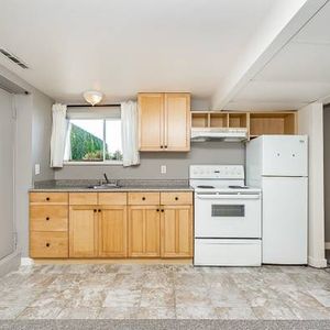 North Burnaby 2 bedrooms 1 bathrooms house for rent - Photo 2