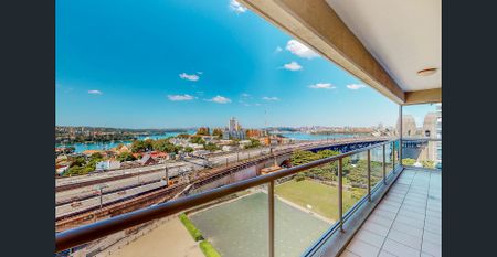 Stunning Harbour Views from this Four Bedroom Apartment - Photo 4