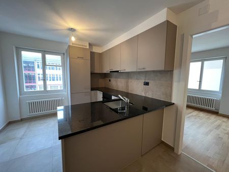 Appartement complètement rénové à deux pas de la ville - Photo 2