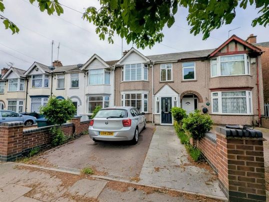 3 BED House To rent - Photo 1