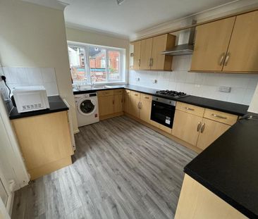 4 bedroom terraced house to rent - Photo 4