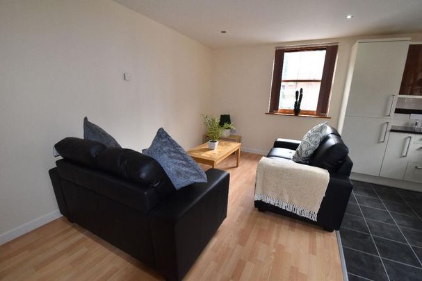 4 bedroom flat to rent - Photo 1