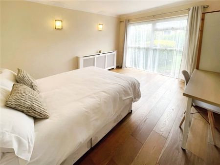 Broadacres, Guildford, Surrey, GU3 3BD - Photo 3