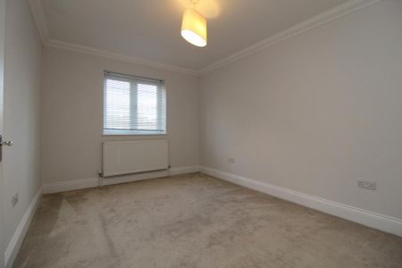 4 bedroom detached house to rent - Photo 3