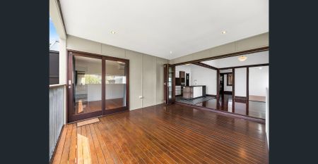 Newly Refreshed Home in Woolloongabba – Modern Comfort Meets Inner-City Convenience - Photo 5