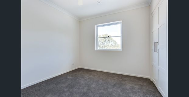 MODERN, STYLISH APARTMENT - Photo 1