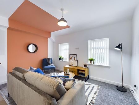4 bedroom flat to rent - Photo 3