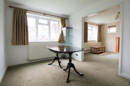 5 bedroom semi-detached house to rent - Photo 2