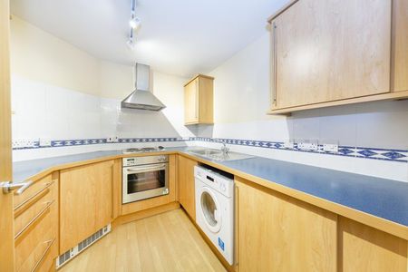 1 Bed Flat - Photo 3