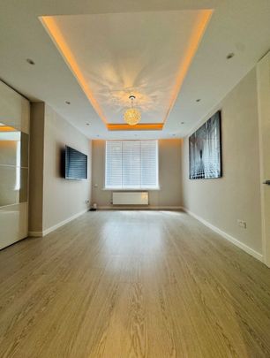 2 Bed Flat, Hillsborough Court, NW6 - Photo 1