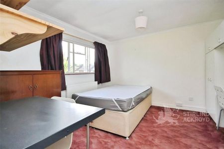 5 bedroom semi-detached house to rent - Photo 4