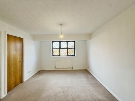 4 bedroom detached house to rent - Photo 4