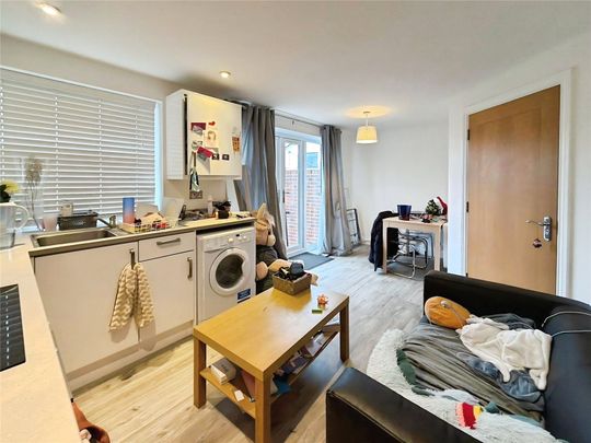 Armstrong Road, Englefield Green, Egham, Surrey, TW20 0RW - Photo 1