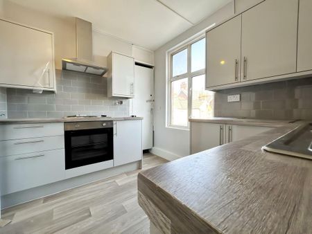 1 bedroom in a house share to rent - Photo 2