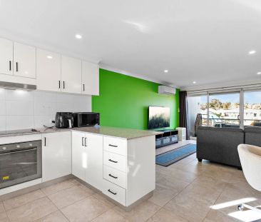 Low Maintenance Apartment in Lake Coogee - Photo 1