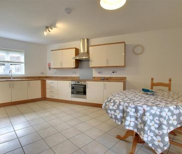 3 bedroom detached house to rent - Photo 5