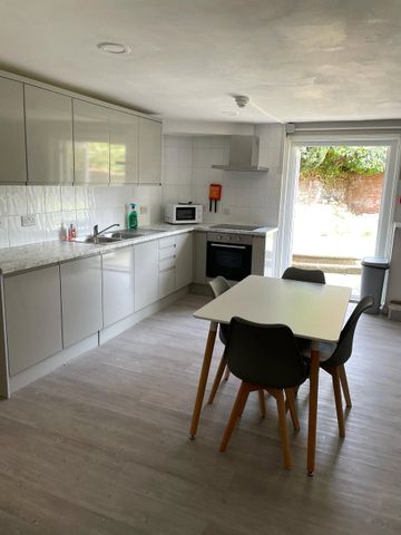 5 bedroom apartment to rent Clarendon Road, Southsea, Hampshire, PO5 - Photo 4