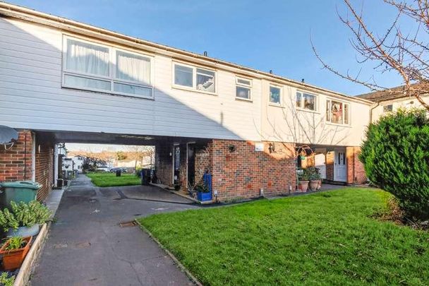 Fountains Garth, Bracknell, RG12 - Photo 1