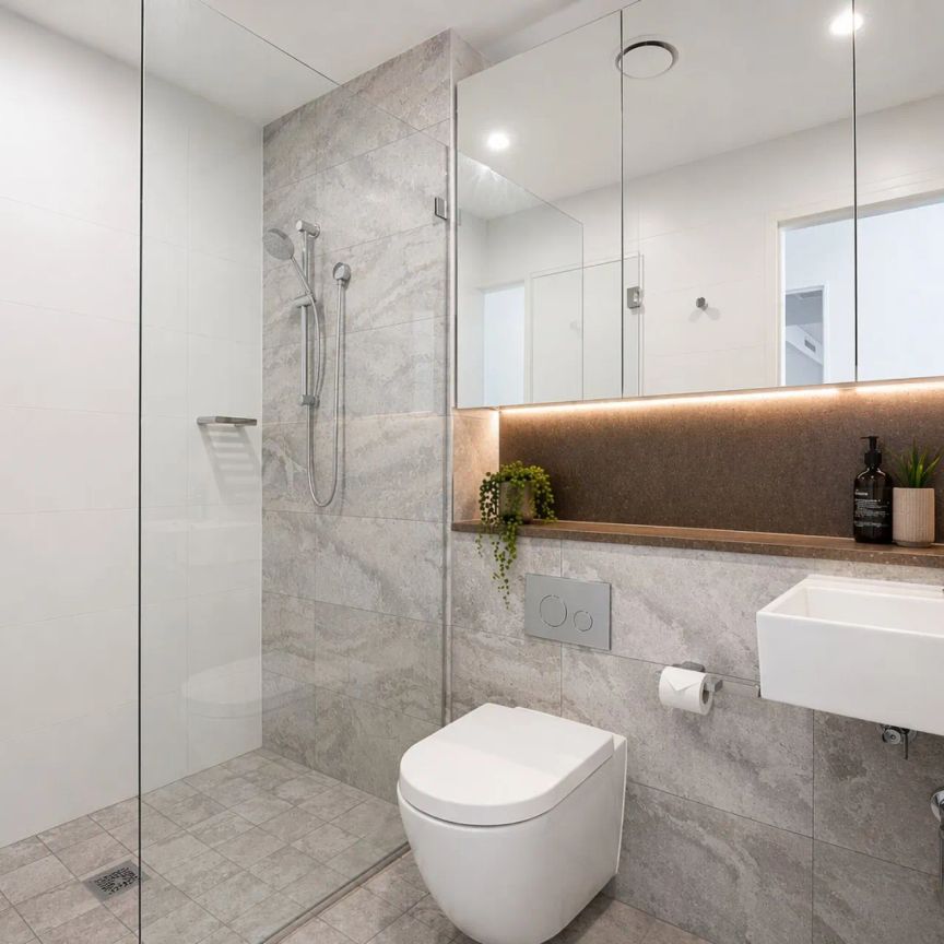 Superior North Facing Top Floor Penthouse - Photo 1