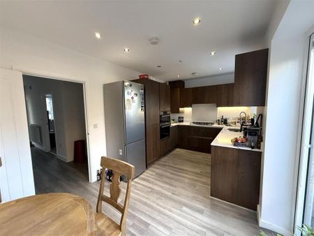 4 bedroom detached house to rent - Photo 5