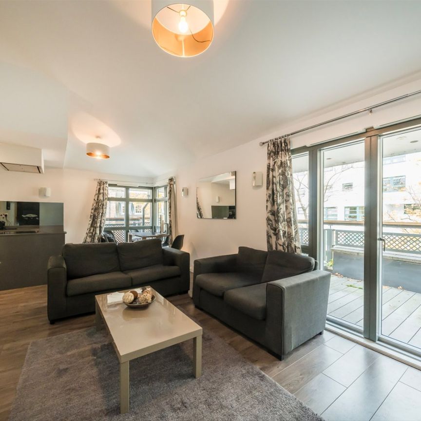 Albany Court, Kew Bridge, W4, London - Photo 1