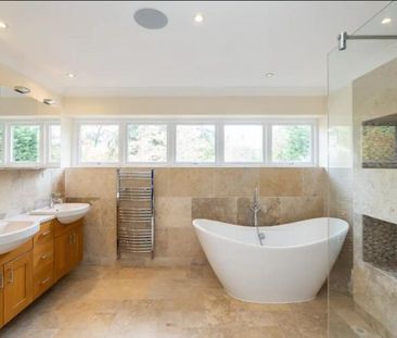 Five bedroom detached home close to the wide open spaces of Wimbledon Common. - Photo 2
