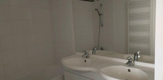 Location Appartement 2 pièces 47m² VICHY 03200 - Photo 2