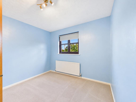 4 bedroom detached house to rent - Photo 2