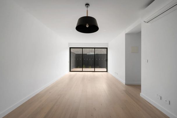 Boutique living with cutting-edge style - Photo 1