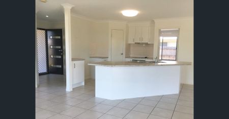 FAMILY HOME IN BEACONSFIELD HEIGHTS - Photo 4