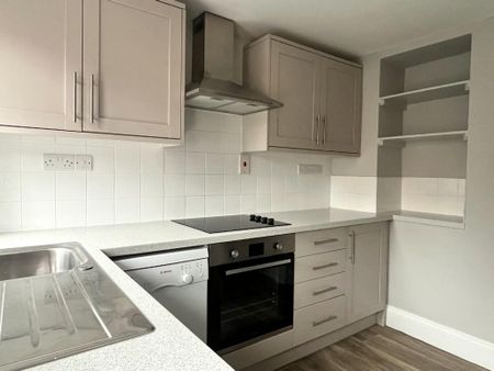 1 bedroom ground floor flat to rent - Photo 5