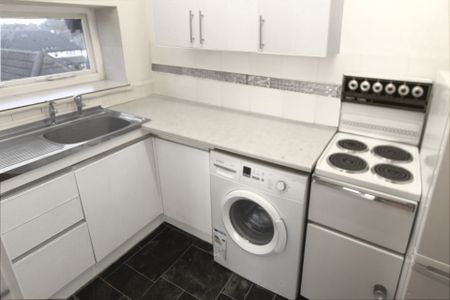 **STYLISH** Spacious, FULLY FURNISHED 1 Bedroom Apartment *Private Parking* Close to City Centre, HOSPITALS & UNIVERSITIES. STUDENTS** - Photo 2