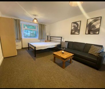 Room in a Shared House, Knepp Close, BN2 - Photo 4