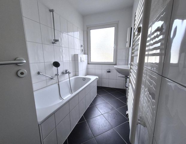 Down-to-earth and bright: 2-room apartment with lots of charm! - Foto 1