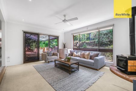 Rare gem in Wentworthville's prestigious 'Dorothy Mount' locale - Photo 3