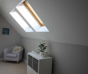 2 bedroom coach house to rent - Photo 2