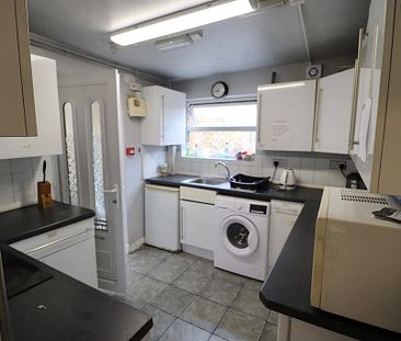 1 bedroom in a house share to rent - Photo 4